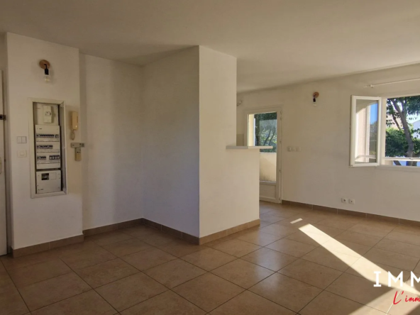 Appartements 2 pièces traversants au Crès avec terrasse et parking