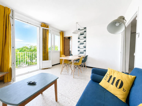 Très bel appartement traversant de 73 m² avec balcon, cave et parking à Nîmes