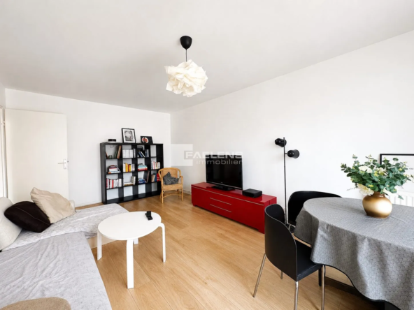 Bel appartement T3 avec balcon à Lille proche commodités