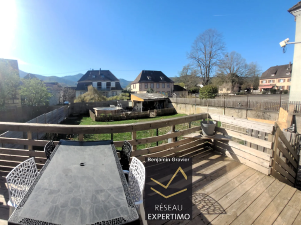 Maison jumelée rénovée avec jardin et piscine à Wihr au Val