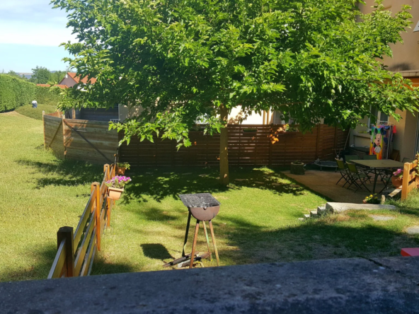Appartement en rez-de-jardin de 112 m² avec terrasse et jardin à Saint-Paul-en-Jarez