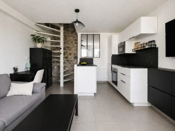 À vendre à Mireval : charmant duplex moderne avec terrasse et parking
