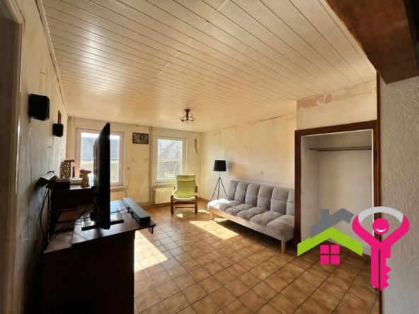 Longère individuelle semi plain-pied avec jardin et boxes chevaux en campagne