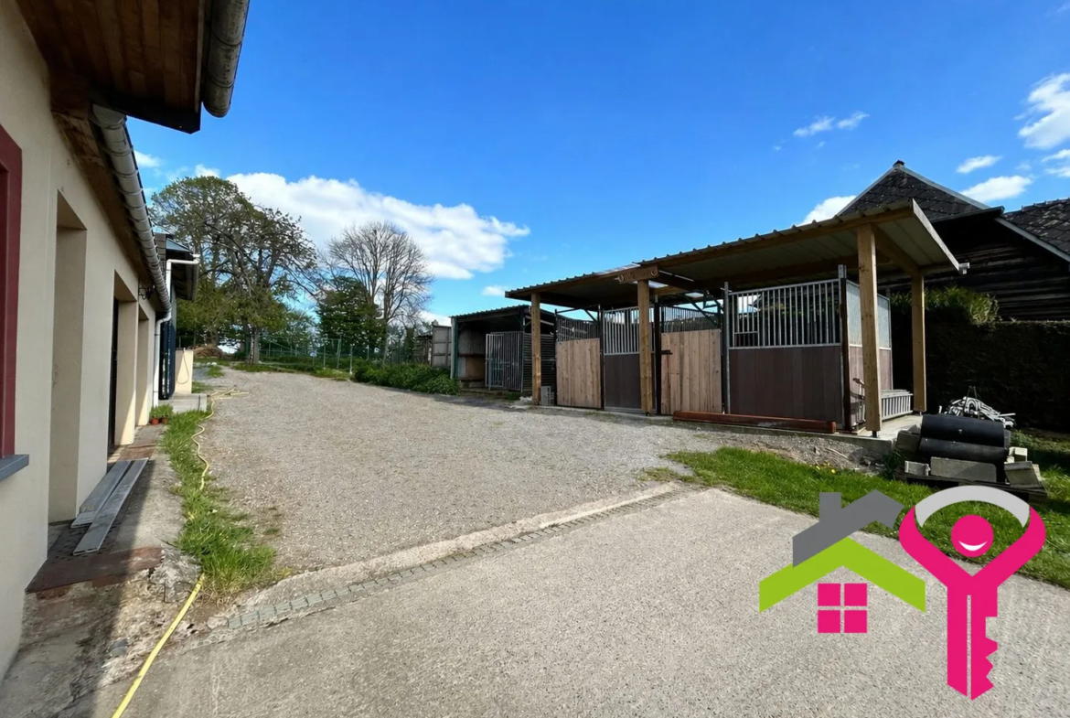 Longère individuelle semi plain-pied avec jardin et boxes chevaux en campagne 
