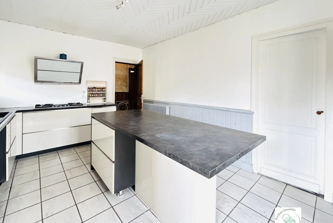 Maison à vendre à Saint-André-de-Cubzac avec jardin et 4 chambres 