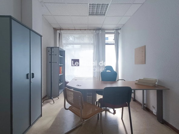 Local professionnel à Grenoble de 113 m² avec parking et accès facile
