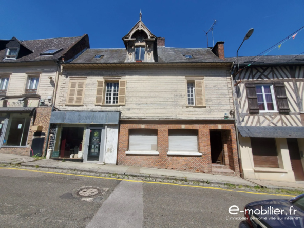 Immeuble de rapport en centre-ville d'Aumale avec fort potentiel