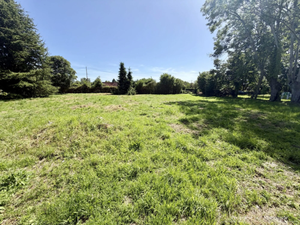 Terrain à bâtir de 1500 m² à vendre à Beuzeville, environnement calme et proche commodités
