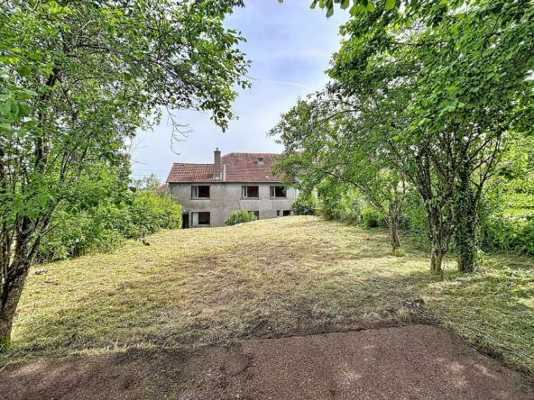 Charmante maison en pierre du XIXe siècle à rénover à Boult
