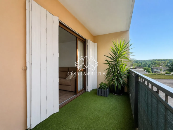 Appartement rénové de 78 m² avec balcon et parking à Pont-Évêque centre