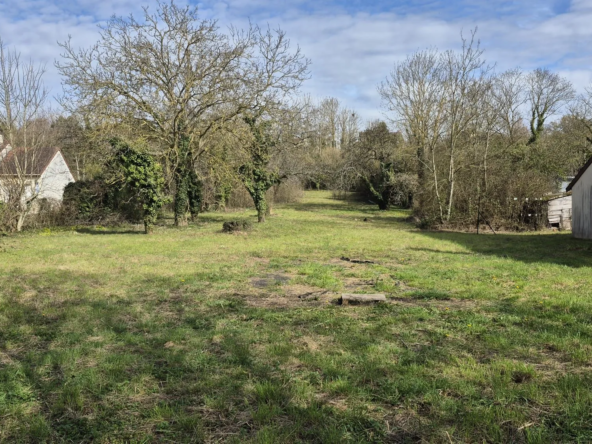Terrain à vendre à Aulnay-sur-Mauldre - 1425 m² en centre-ville