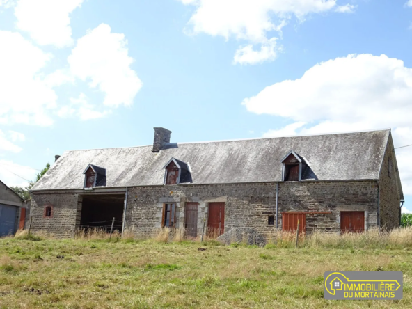 Ensemble de deux habitations à rénover avec terrain à Le Fresne-Poret (50850)