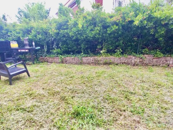 Maison en Pierre à Retournac avec Potentiel de Rénovation et Dépendances