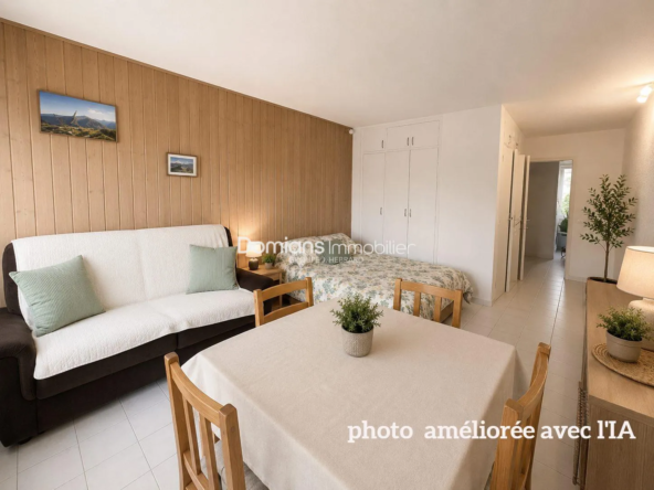 Appartement T2 à vendre à Saint-Cyprien, vue port, parking privé, loggia