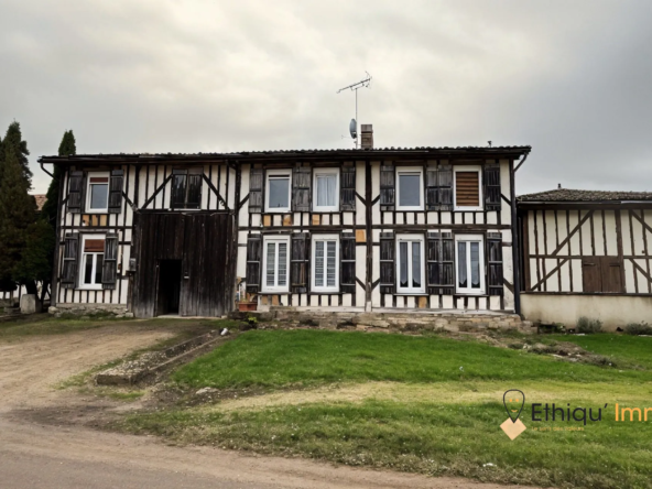 Ferme ancienne avec dépendances à Rives Dervoises - Charme et potentiel