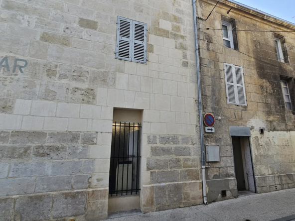 Immeuble mixte avec local commercial et logement en centre-ville de Niort