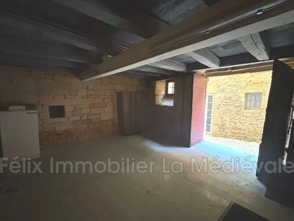 Murs pour atelier d'artiste à Sarlat avec charme historique