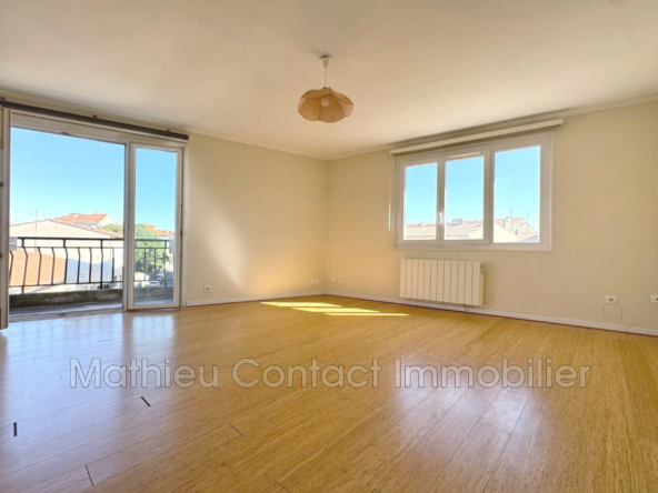 Appartement 3 pièces avec terrasse, cave et parking à Nîmes-Carnot