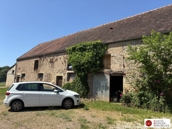 Fermette à rénover avec dépendances et 1 hectare de terrain près de Semur-en-Auxois