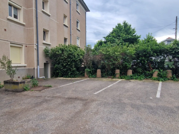 Place de stationnement sécurisée à vendre à Oullins