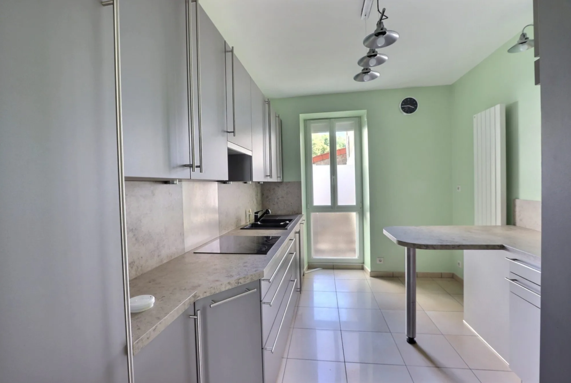 Charmante maison de bourg avec terrasse à Blanzat - Confort et authenticité 