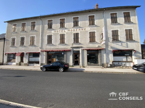 Ancien hôtel à rénover de 990 m² à Ruynes-en-Margeride proche A75