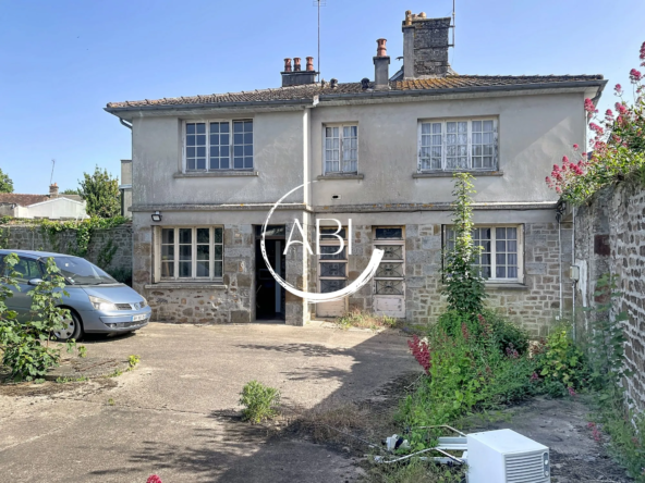 Charme maison à rénover de 89 m² avec terrain à La Ferté-Macé