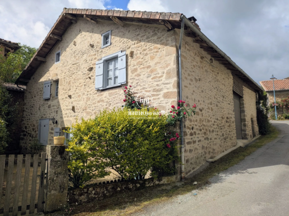 Maison en pierre rénovée avec terrasse, grange et meublée à Saint Yrieix sous Aixe