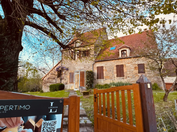 Ancien presbytère avec vue exceptionnelle sur le château de Bazoches - Biens authentiques