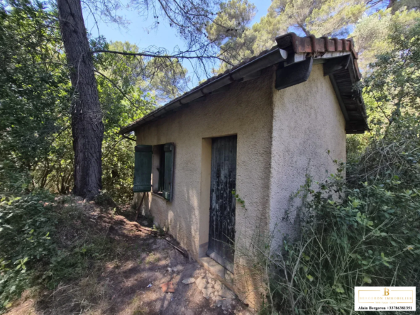 Terrain en zone naturelle avec cabanon à Cabris - 3151 m²