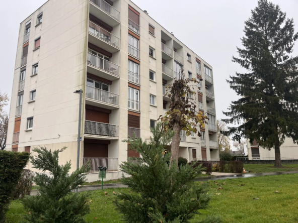 Appartement à vendre avec balcon et parking à Saint-Jean-de-la-Ruelle