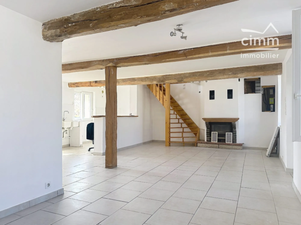 Maison rénovée à vendre à Chuelles (45) avec 4 chambres et dépendances