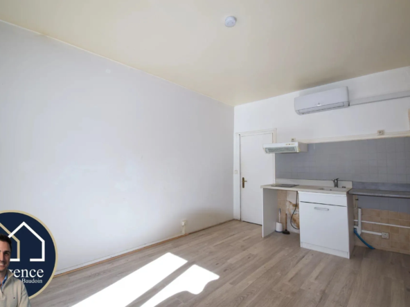 Studio à vendre à Auneau-Bleury-Saint-Symphorien avec terrasse, parfait pour investissement locatif