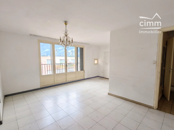 Appartement T3 à Fontaine avec cave, garage et balcons