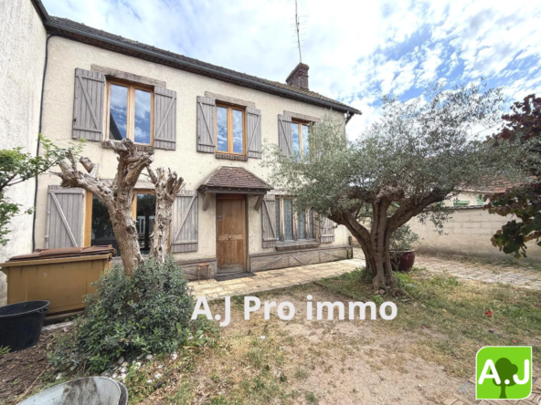 Maison ancienne 3 chambres avec dépendances proche Ezy-sur-Eure