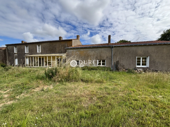 À vendre maison ancienne à La Chapelle-Heulin avec dépendances à réhabiliter