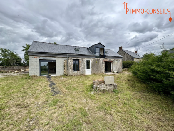 Maison à vendre à Saint-Julien-de-Vouvantes avec grand potentiel de rénovation