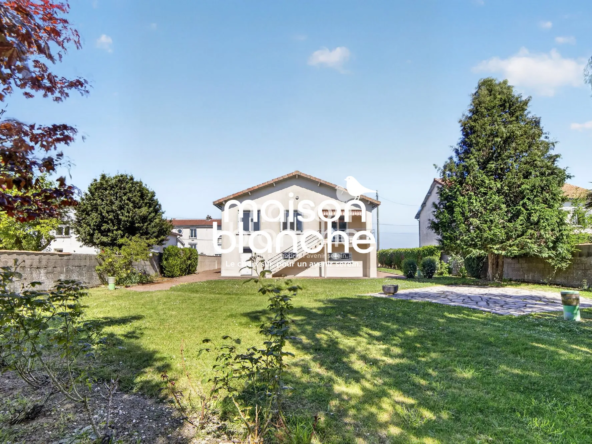 Maison à vendre à Châtillon-sur-Thouet avec jardin et potentiel de rénovation