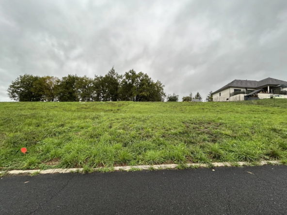 Terrain constructible à Donzenac (19270) - 1274 m², calme et viabilisé