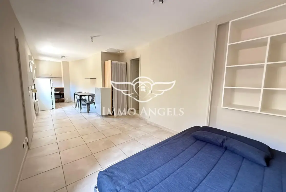 Studio de 26 m² avec cour privative à vendre à Nîmes proche Jardins de la Fontaine 