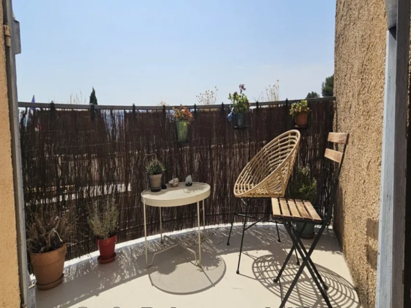Charmante maison de village avec vue imprenable et terrasses à Peypin