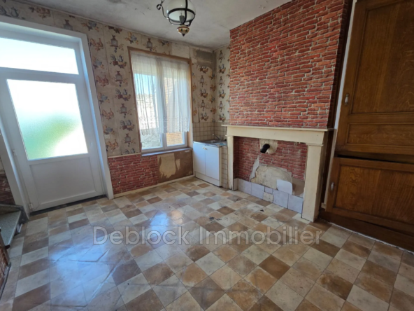 Maison mitoyenne à vendre à Hondschoote, potentiel de rénovation avec jardin