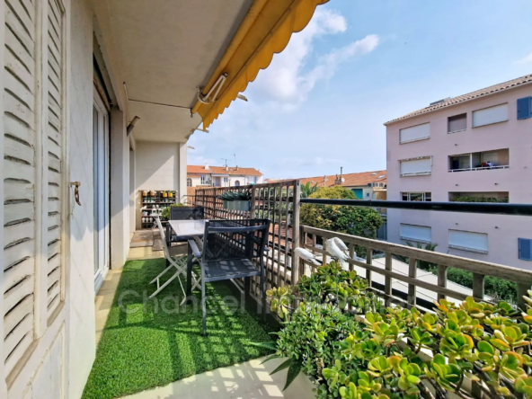 Appartement T2 à vendre au centre d'Antibes avec terrasse et cave