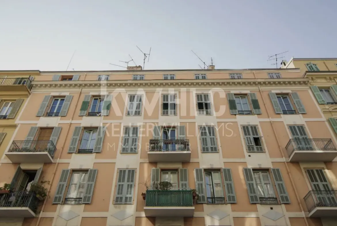 Investissez dans un appartement T1 Bis à Nice dans un immeuble Belle Époque rénové 