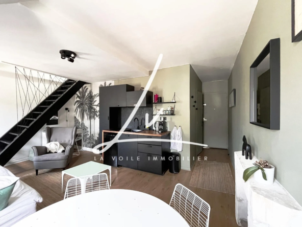 Appartement T2 duplex rénové en hypercentre de Caen – dernier étage, meublé