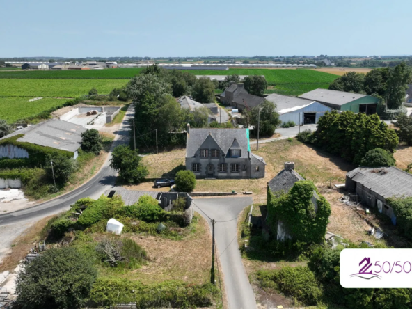 Ensemble immobilier à rénover avec fort potentiel à Plounévez-Lochrist