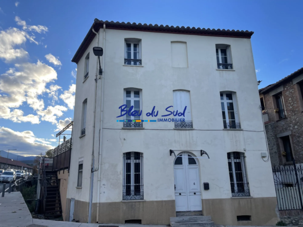 Maison à rénover avec 3 chambres proche gare à Prades