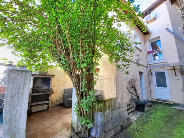 Maison de village à Grigny de 54,02 m² avec terrasse et cave, proche gare