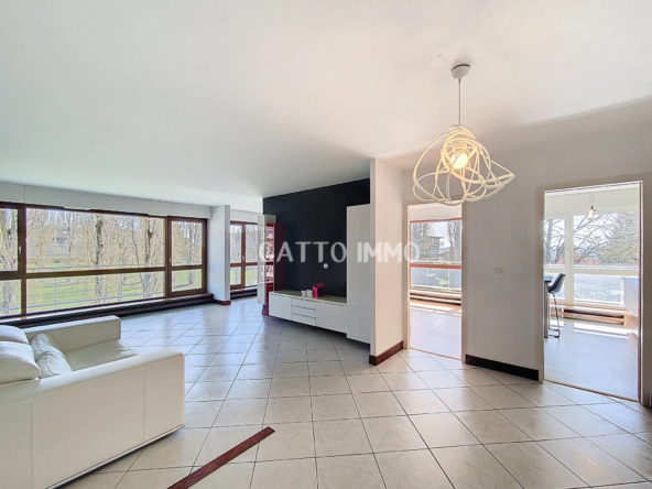 Appartement T3 de 88 m² avec balcon, garage et vue sur parc à Metz Vallières