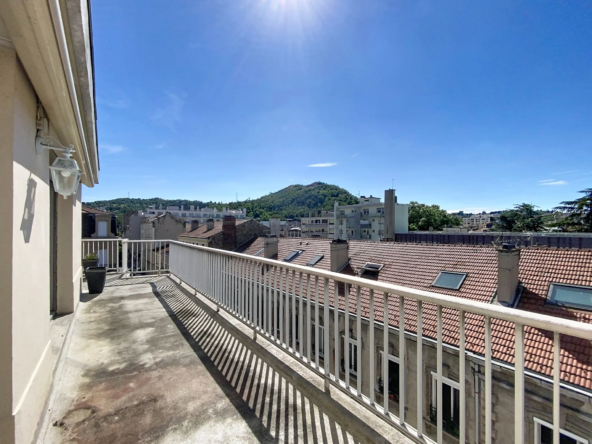 Appartement T2 avec terrasse à Saint-Étienne, proche du centre-ville